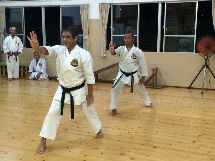 10606470_558053930965285_6248818241